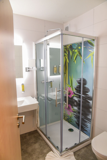 Bathroom 5, Hotel Nürnberger Hof, Neumarkt in der Oberpfalz