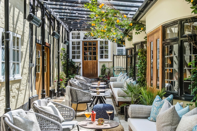 Food & Drinks 5, The George Hotel, Essex