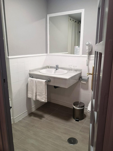 Bathroom 4, Hotel Oromana, Sevilla