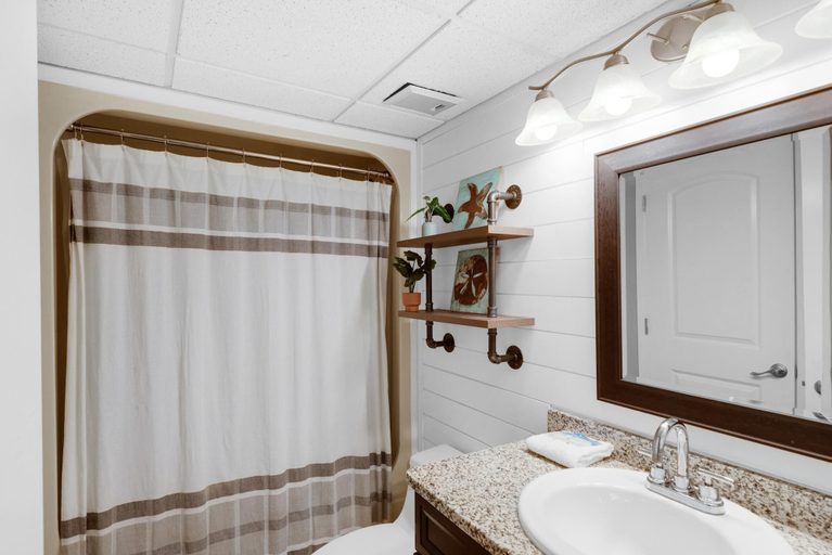 Bathroom 4, Edgewater Golf Villa 1409, Bay