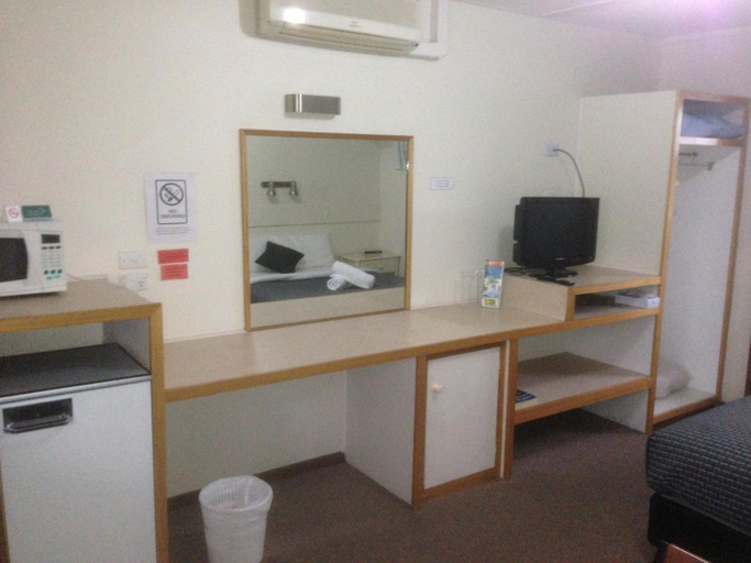 Others 4, Budget on the Lake Motel, S. Grampians - Hamilton