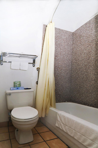 Bathroom 3, Sagamar Inn, Johnson