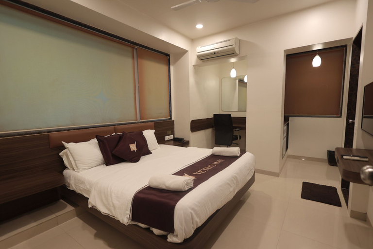 Bedroom 3, Hotel Vetro Inn, Surat