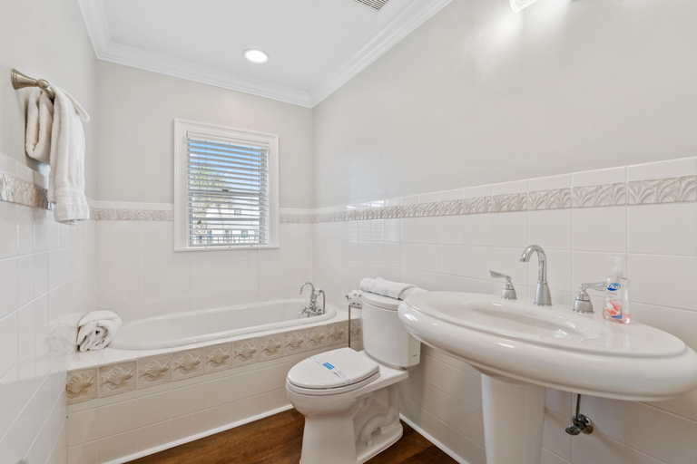 Bathroom 4, 20816 Front Beach Rd, Bay