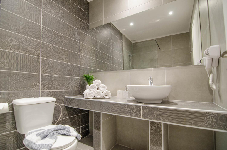 Bathroom 3, Galazio Beach, South Aegean
