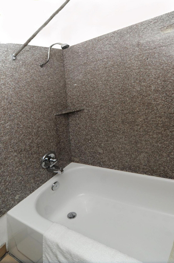 Bathroom 4, Sagamar Inn, Johnson