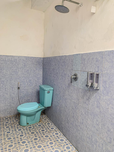Bathroom 14