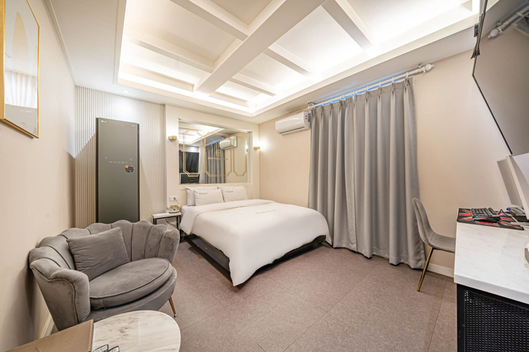 Bedroom 3, DK Hotel, Nam