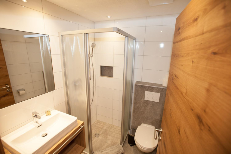 Bathroom 2, Haus Kuchelspitz, Landeck