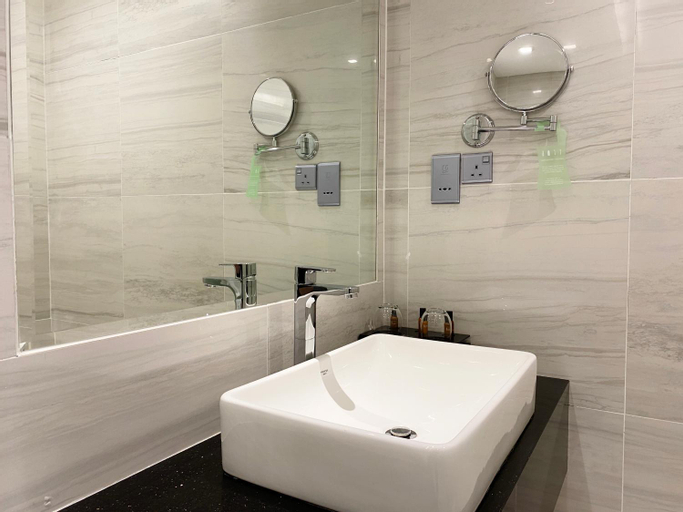 Bathroom 11