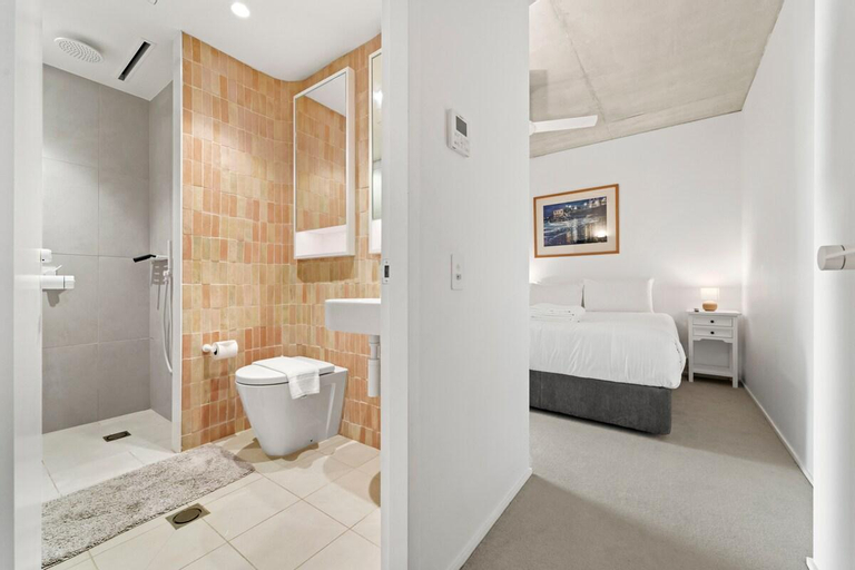 Bondi Beach Premium 2 bed Apt | Views | Parking, Waverley
