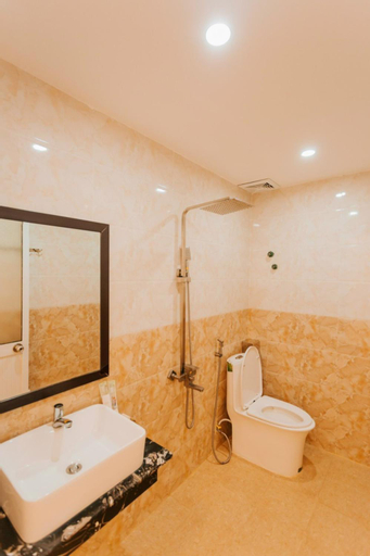 Bathroom 13