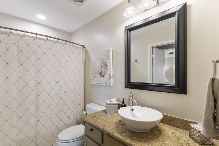 Bathroom 3, 8 G Two Bedroom Condo, Walton