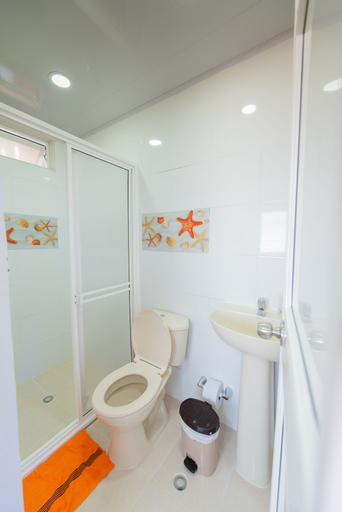 Bathroom 3, APARTAMENTOS TURISTICOS EL CONQUISTADOR, San Andrés