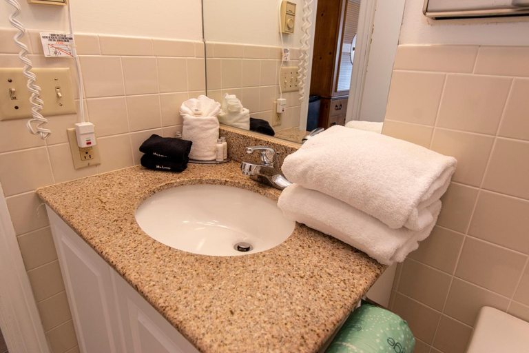 Bathroom 3, Marine Village Resort, Warren