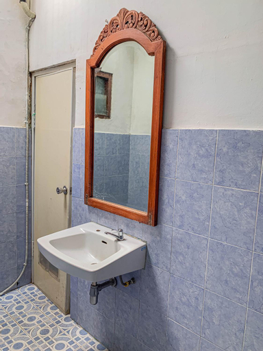 Bathroom 6