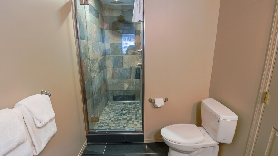 Bathroom 3, Thunder Ridge by Fernie Lodging CO, East Kootenay