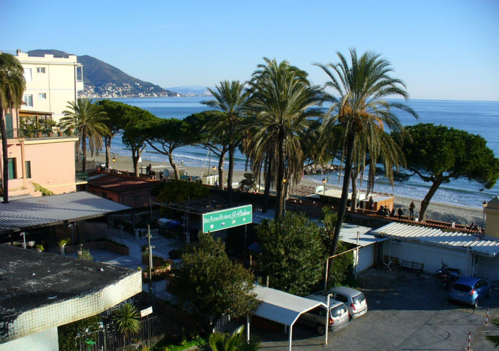 Exterior & Views 5, Affittacamere Montecarlo, Savona