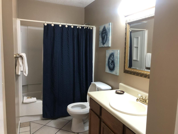 Bathroom 4, 9 A, One Bedroom Condo, Walton