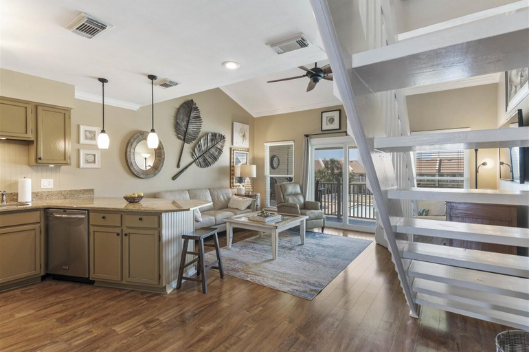 Others 5, 8 G Two Bedroom Condo, Walton