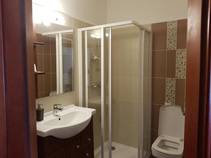 Bathroom 2, Duna Panzio, Győr