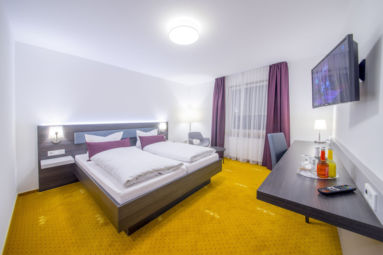 Bedroom 2, Hotel Nürnberger Hof, Neumarkt in der Oberpfalz