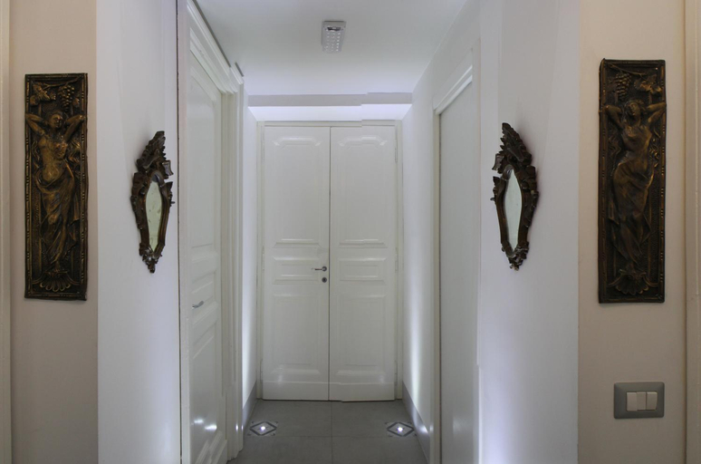 Others 5, L'architetto, Rome