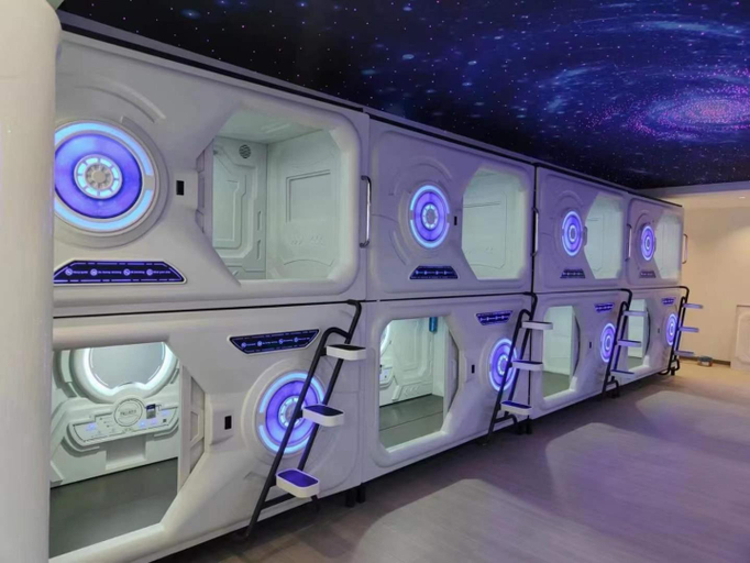 Others 2, bambu hostel capsules, Sevilla