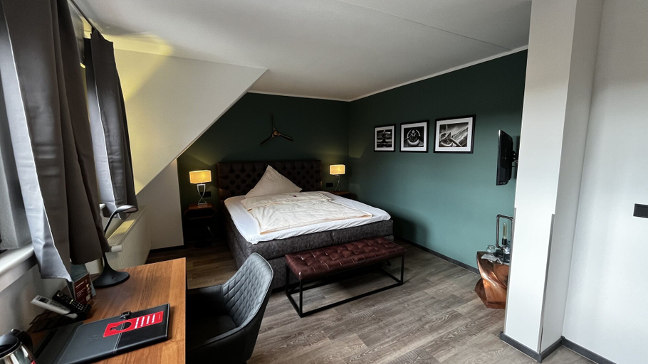 Bedroom 3, Ziegenbruch's Hotel & Restaurant, Herford