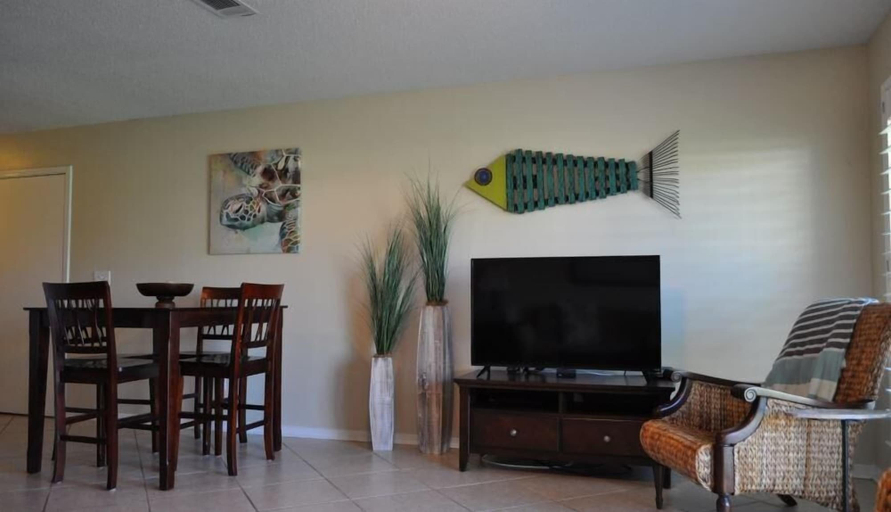 Others 3, 9 B, One Bedroom Condo, Walton
