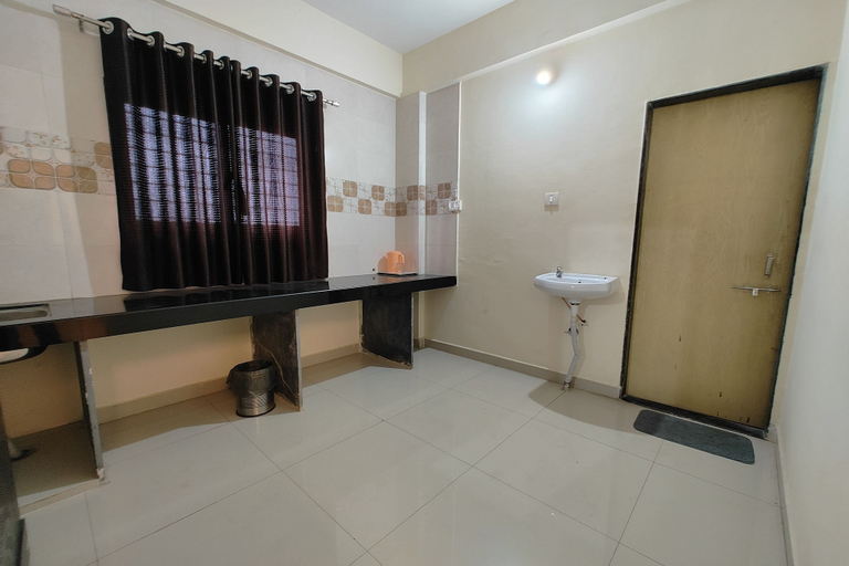 Bathroom 3, Vaishnav Inn, Pune