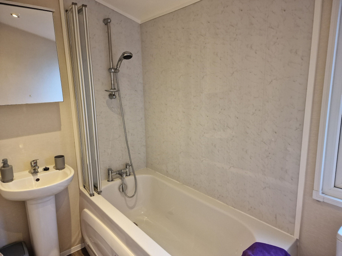 Bathroom 4, BLP 9D, Northamptonshire
