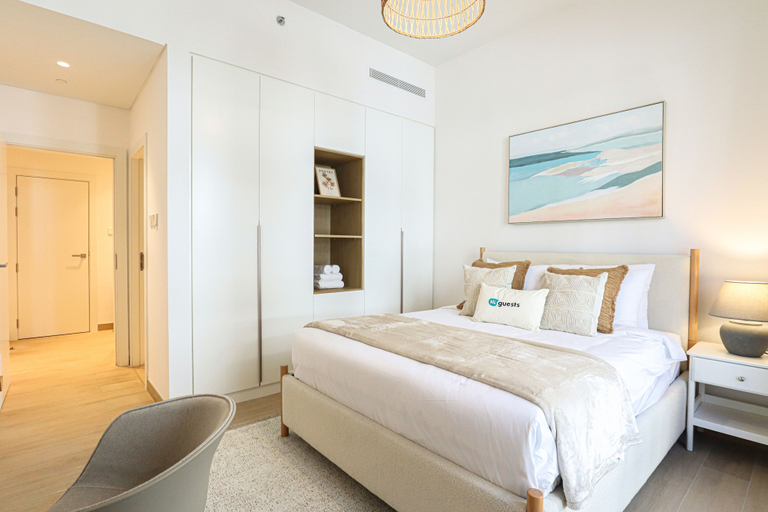 Room 3, HiGuests - La Rive 2, Dubai