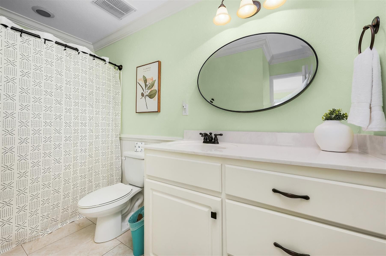 Bathroom 4, Meet Me at The Gulf, Walton