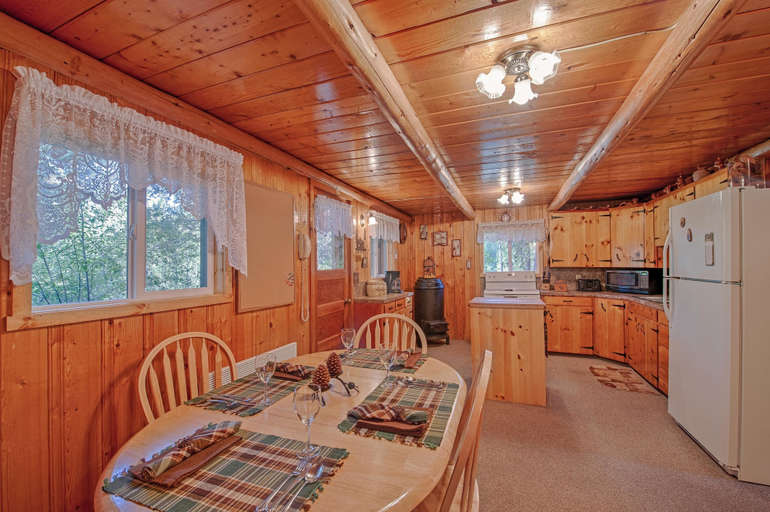 Food & Drinks, Grandma's Cabin, Fremont