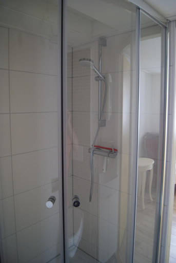 Bathroom 21