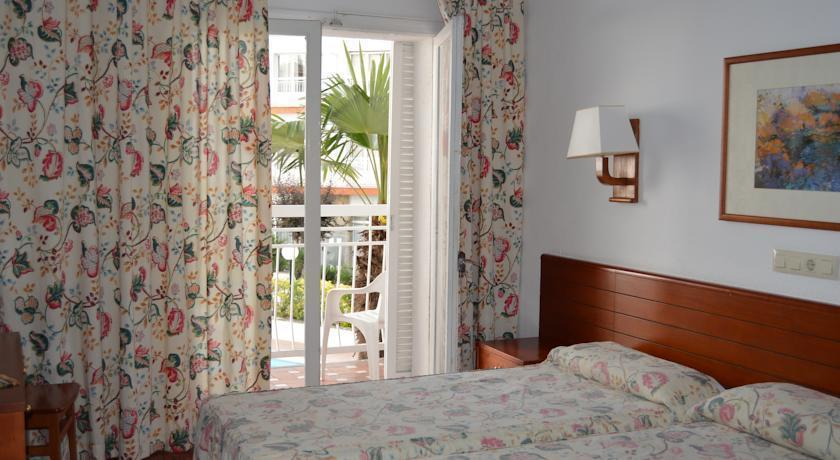 Bedroom 3, Garbi Park Lloret Hotel, Girona