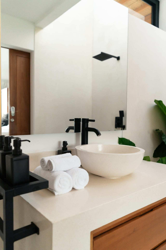 Others 5, Villa Onetti, Badung
