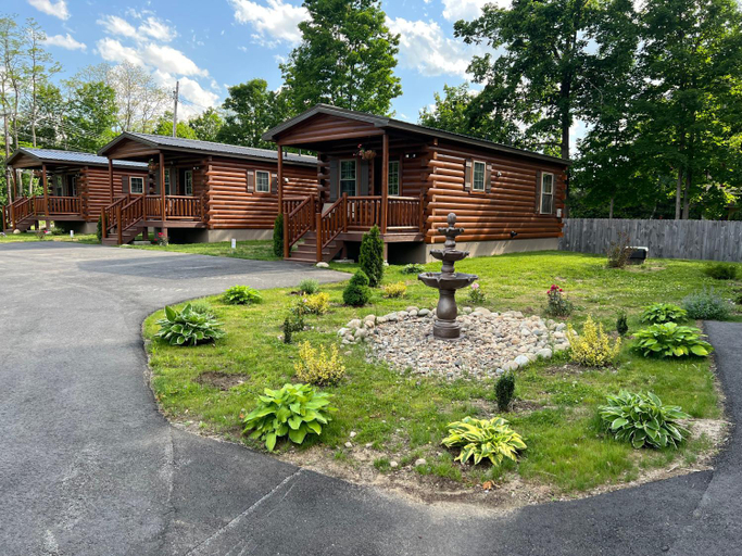 Others 5, Lincoln Log Cabins, Grafton