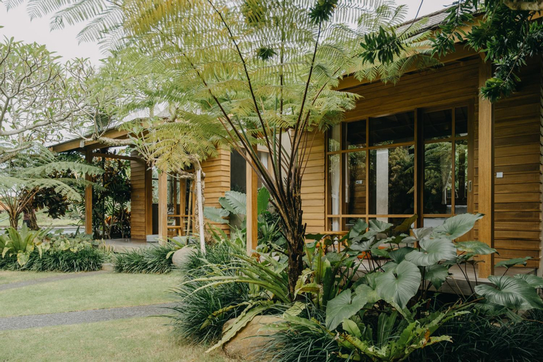 Exterior 5