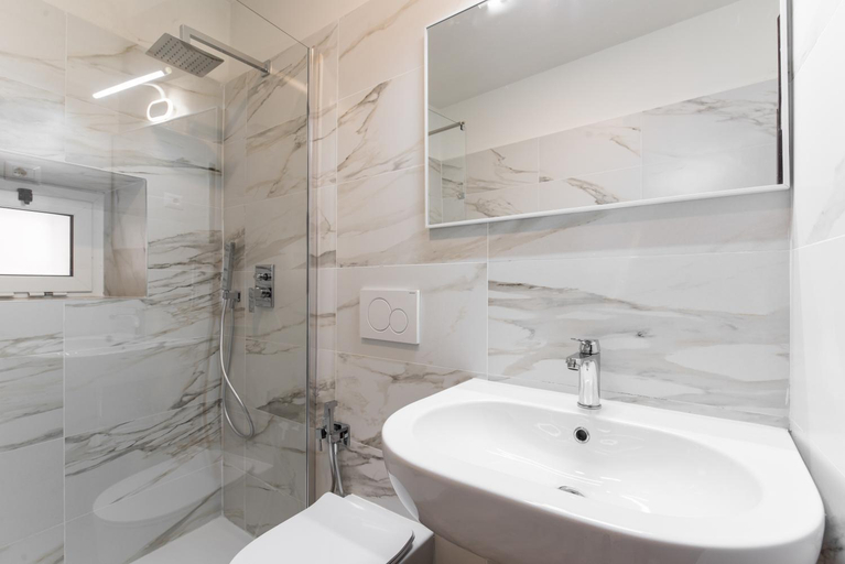 Bathroom 2, Bernini Collection, Rome
