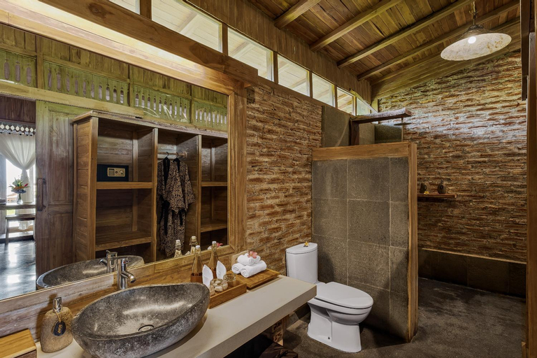 Bathroom 7