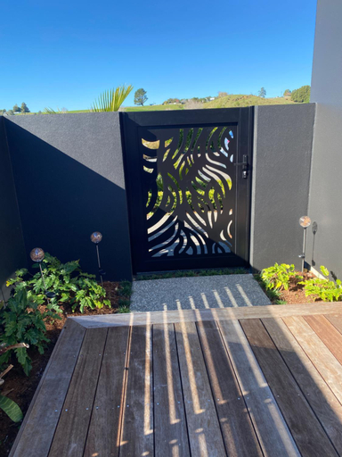 Others 5, Escape, New Plymouth