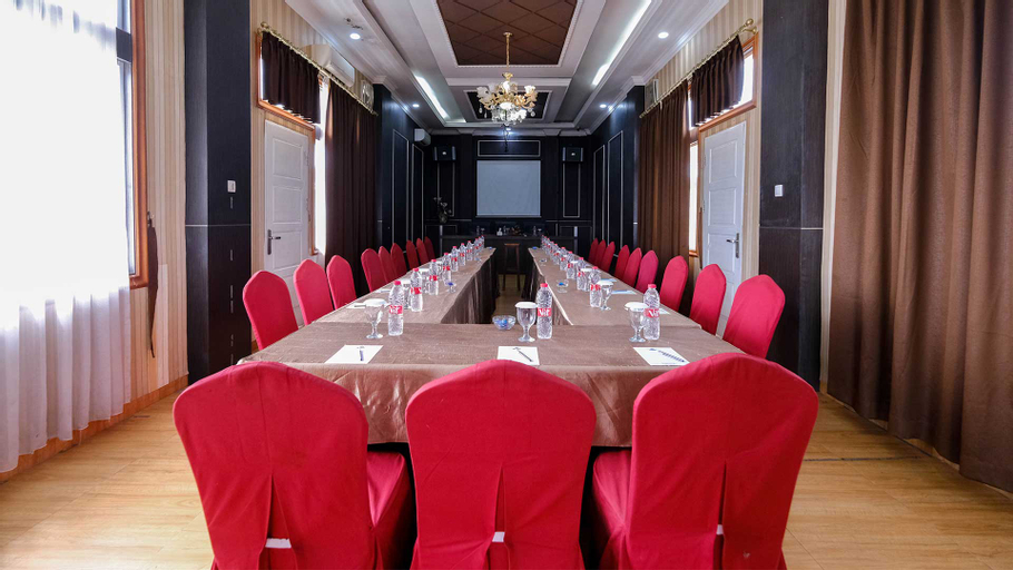 Business Facilities 15