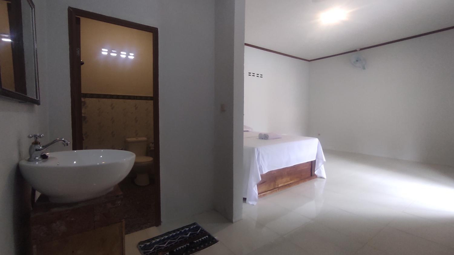 Bathroom 3, Kristal Garden, Lombok