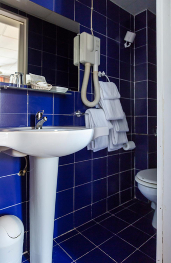 Bathroom 5, Hotel Mignon, Vaucluse