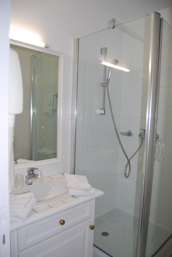 Bathroom 4, Hôtel Biney, Aveyron