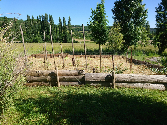 Others 3, Comfortable Quiet House in the countryside Porte-du-Quercy for 8 people, Lot
