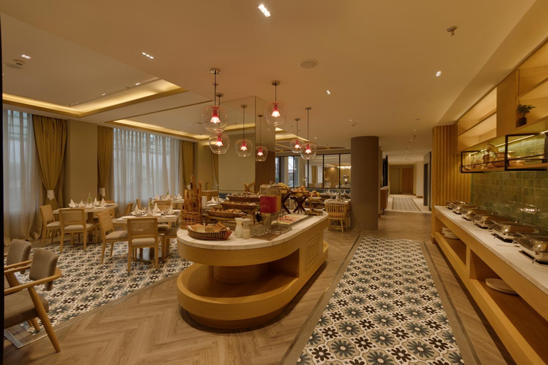 Food & Drinks 5, Sarovar Portico Srinagar, Badgam