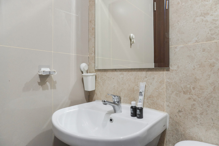 Bedroom 3, Well Designed and Comfy Studio Transpark Cibubur Apartment By Travelio, Depok